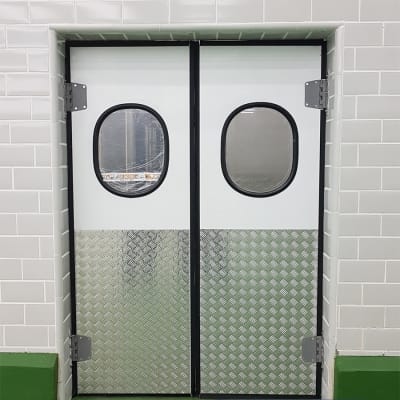 Quando instalar uma porta frigorificada no seu comércio?