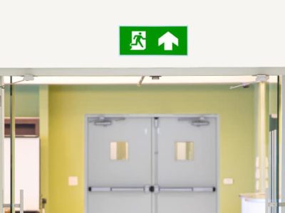 Quando instalar porta corta fogo em docas e depósitos