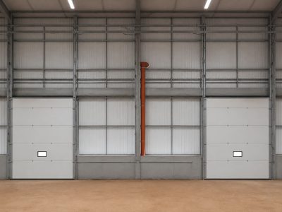 Vantagens das portas seccionais para a segurança do armazém 