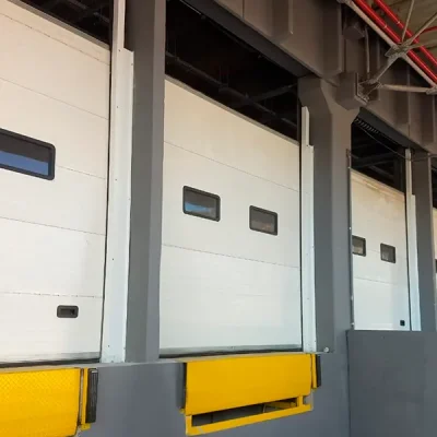 Por que a porta seccionada HL é a preferida em logística e armazenagem?