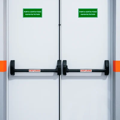 Quando utilizar a porta corta-fogo dupla?