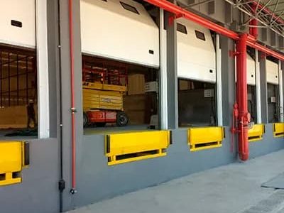 Porta seccionada para doca: a solução para alta demanda