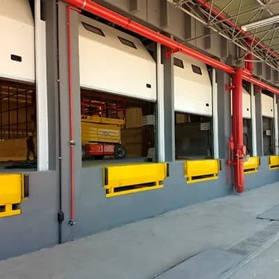 Porta seccionada para doca: a solução para alta demanda