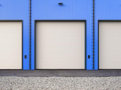 Porta de galpão: o que saber antes de investir?