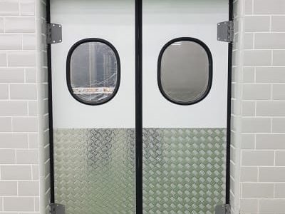 Quando instalar uma porta frigorificada no seu comércio?