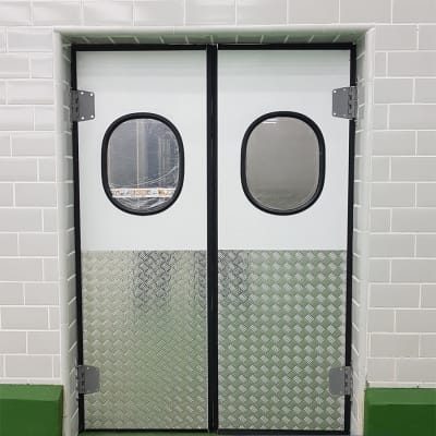 Quando instalar uma porta frigorificada no seu comércio?